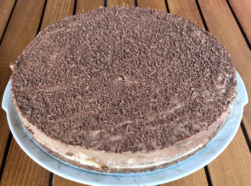 chocolade-karamel cheesecake bovenzijde-geschaafde chocolade.jpg