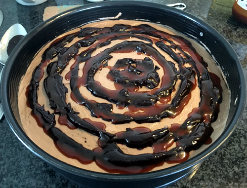 chocolade-karamel cheesecake laatste stap.jpg